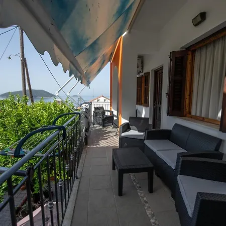 Penzion Eleni Neo Klima 3*