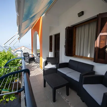 Eleni Neo Klima בית הארחה 3*