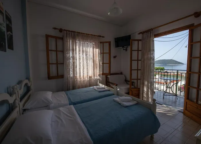 בית הארחה Eleni Neo Klima 3*