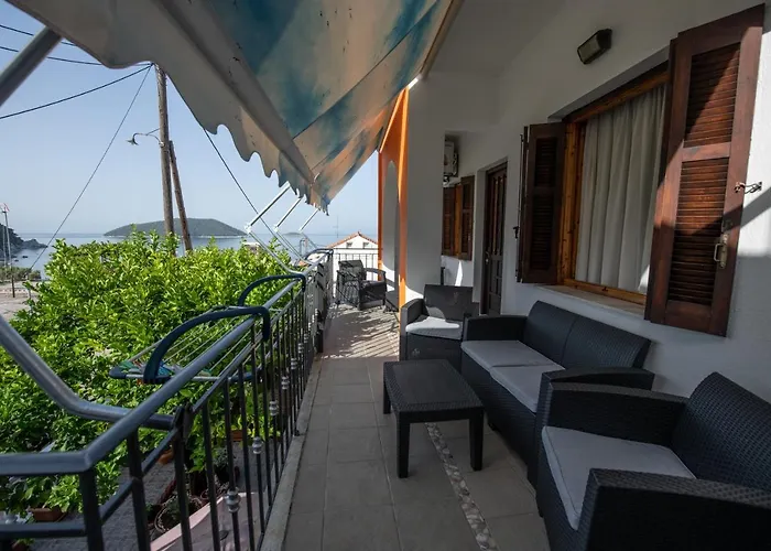 בית הארחה Eleni Neo Klima 3*