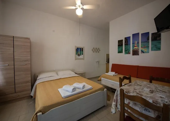 Eleni Neo Klima בית הארחה 3*