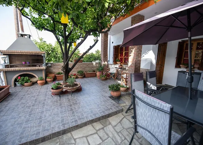 Eleni Neo Klima בית הארחה 3*