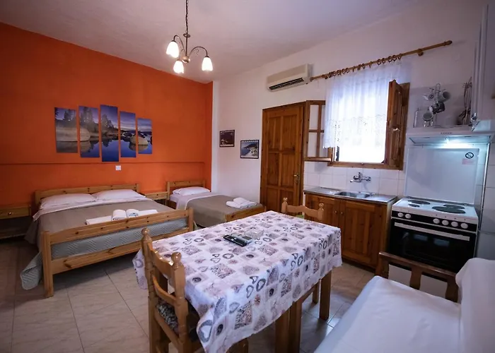 Eleni Neo Klima בית הארחה 3*