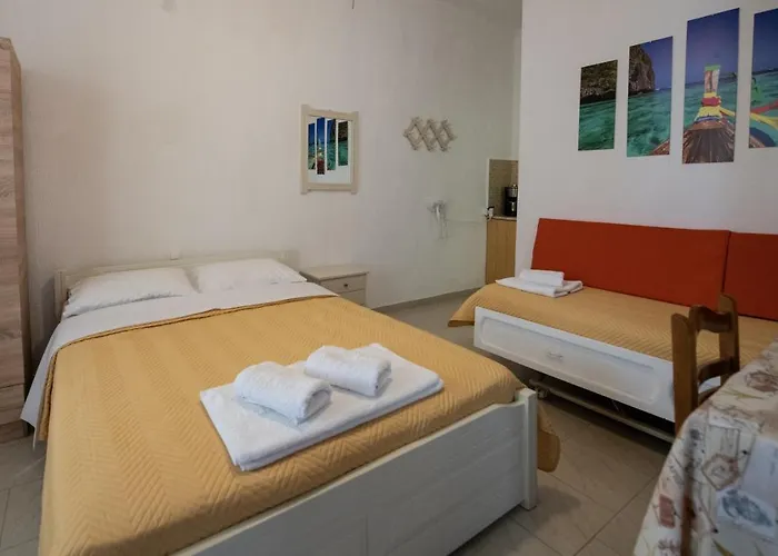 בית הארחה Eleni Neo Klima