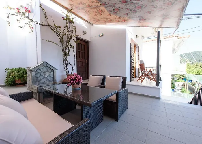 Eleni Neo Klima בית הארחה 3*